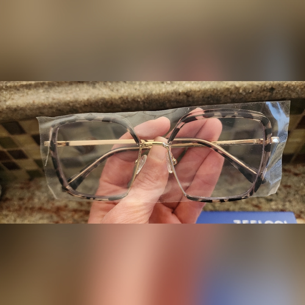 Gold and Black Frame Reading Glasses With Blue Light Blocking - Strength 1.25